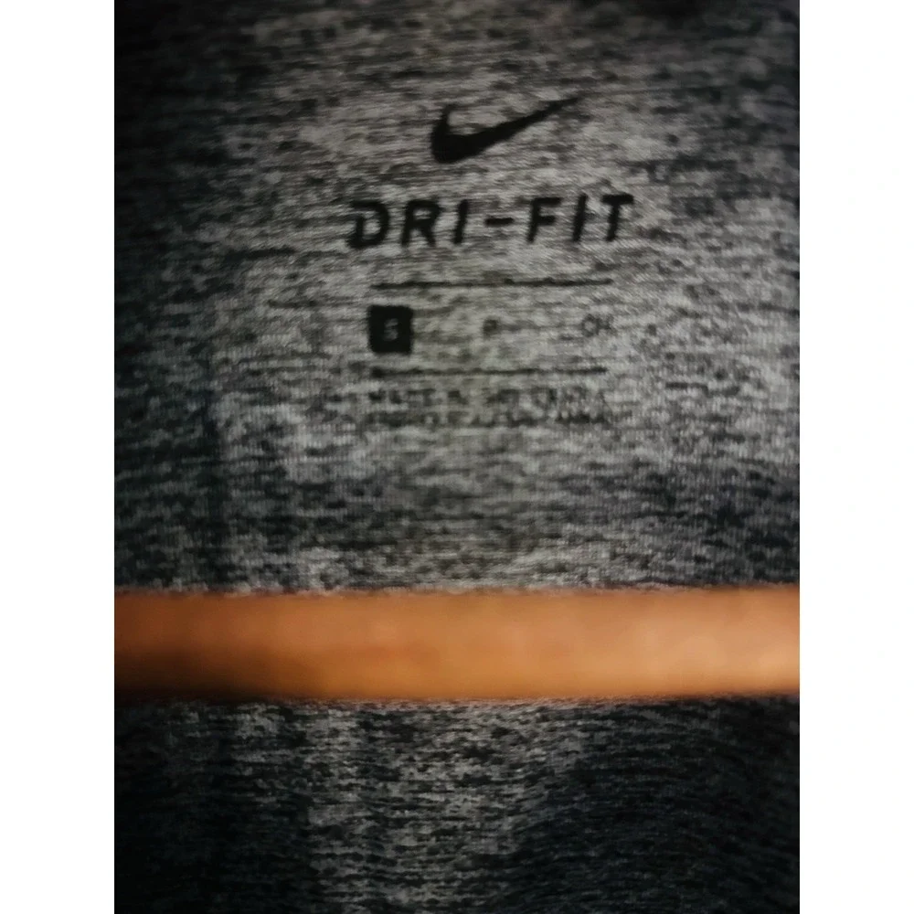 Nike Running Pullover Women S Gray Dri-Fit 1/4 Zip‎ Long Sleeve Athletic Top